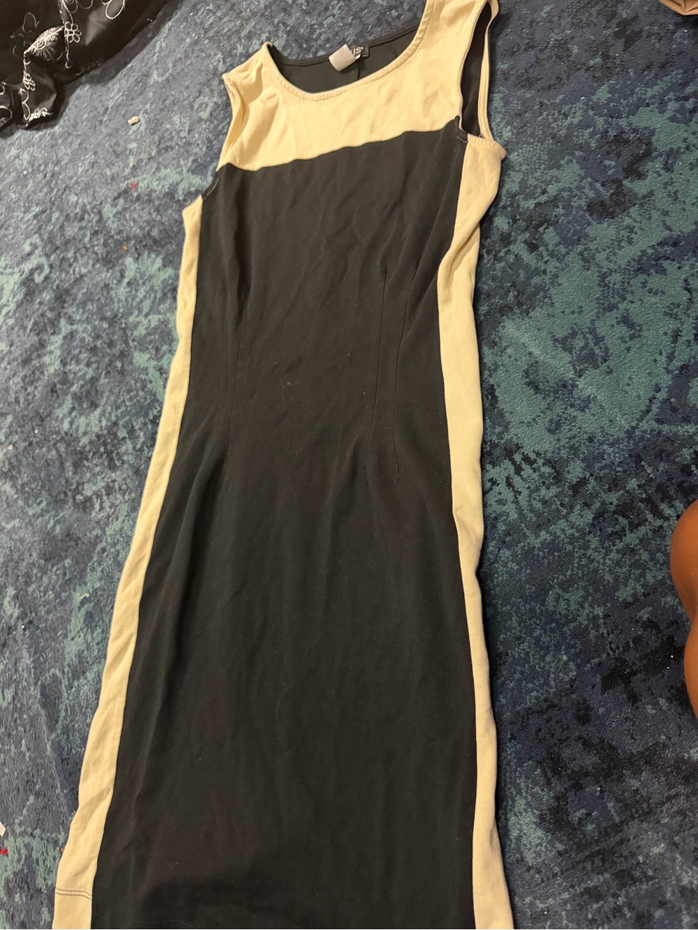 VENUS Black and Beige Sleeveless Colorblock Sheath Dress